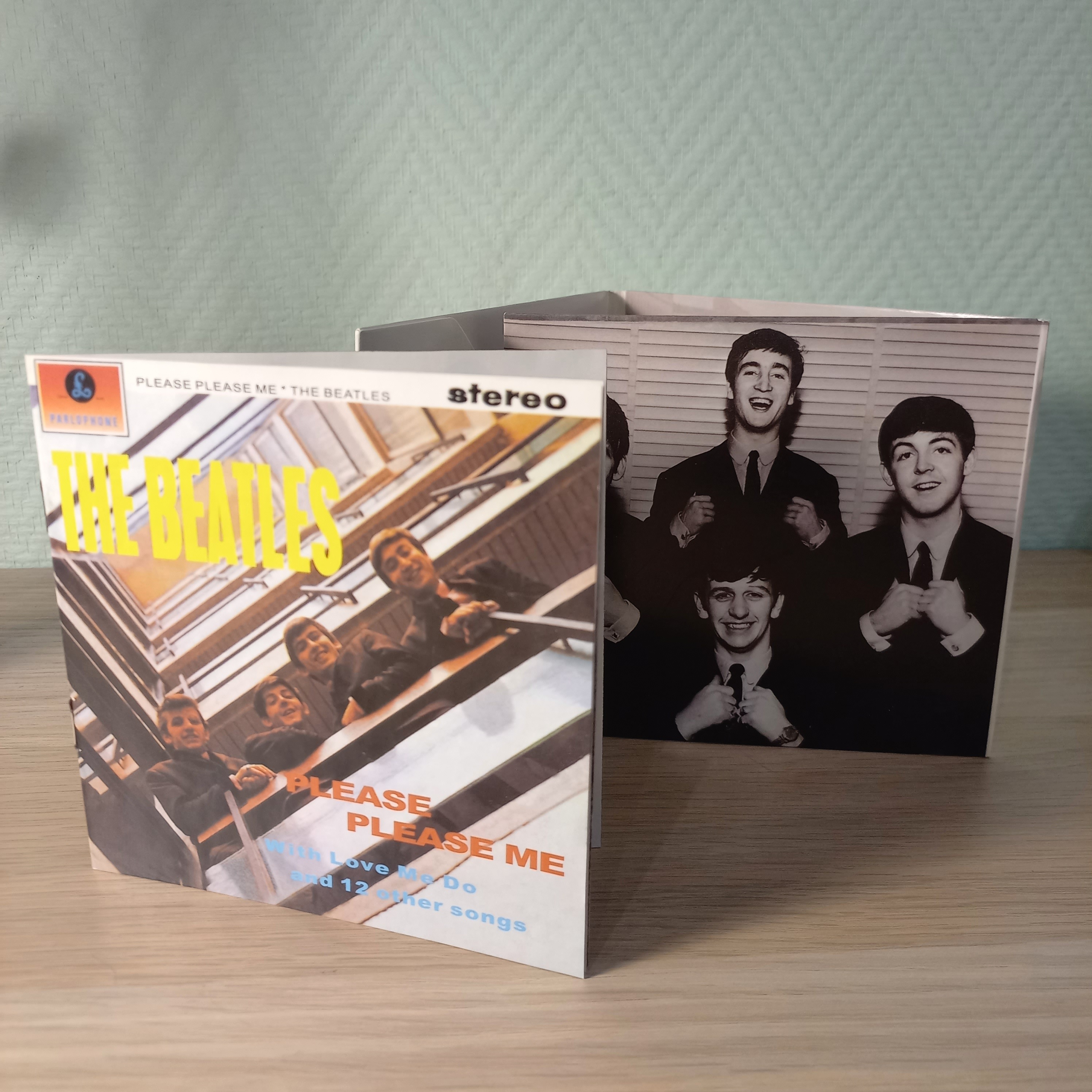 Please Please Me Внутри, буклет